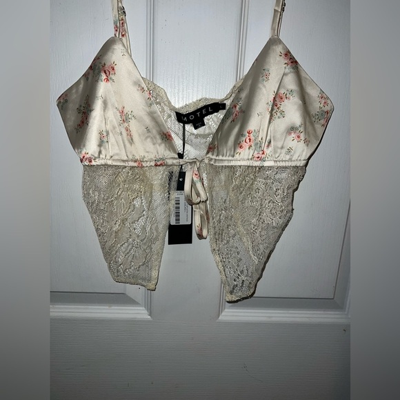 Motel - Sahira Lace Cami Top - Size Large - Picture 4 of 5